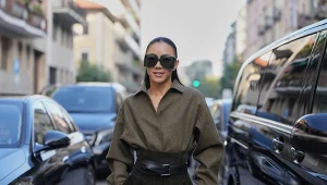 Ten materiał stał się hitem jesieni. Zobacz, jak modnie go stylizować