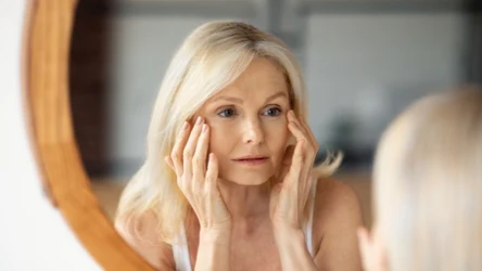 Nakładaj regularnie na twarz maseczkę z siemienia lnianego. Jej efekty cię zaskoczą. 