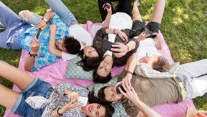 Znamy finałową piętnastkę na Młodzieżowe Słowo Roku 2025