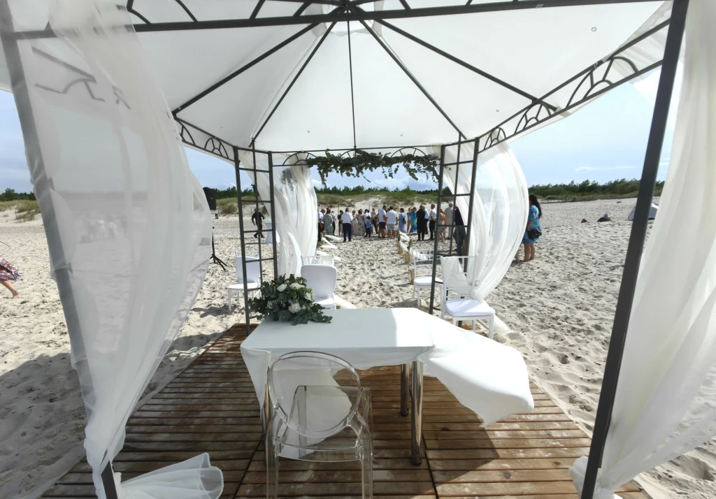 Katolicy muszą mieć zgodę od biskupa na ślub w plenerze.