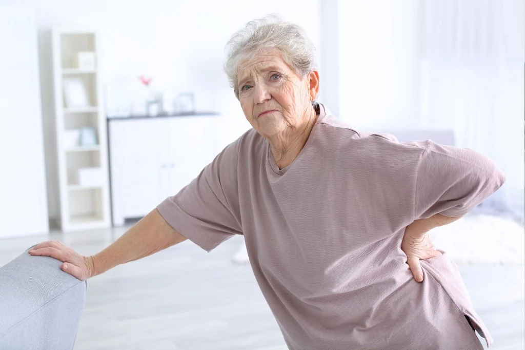 Pochylona postawa to nie kwestia wieku, a w dużym stopniu zaniedbanie mięśni głębokich, odpowiedzialnych za stabilność Pochylona postawa to nie kwestia wieku, a w dużym stopniu zaniedbanie mięśni głębokich, odpowiedzialnych za stabilność