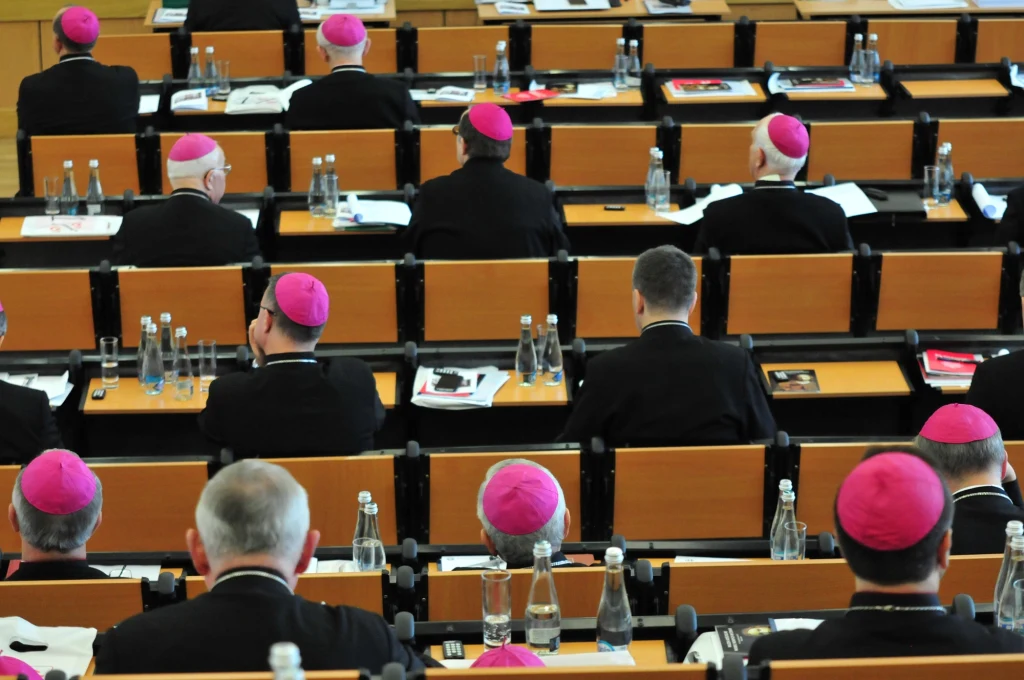 Zgromadzenie duchownych, zdj. ilustracyjne Zgromadzenie duchownych