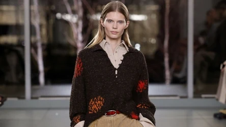 Sztruksowe spodnie to hit jesieni i zimy. Znalazły się w kolekcji m.in. amerykańskiej projektantki Tory Burch