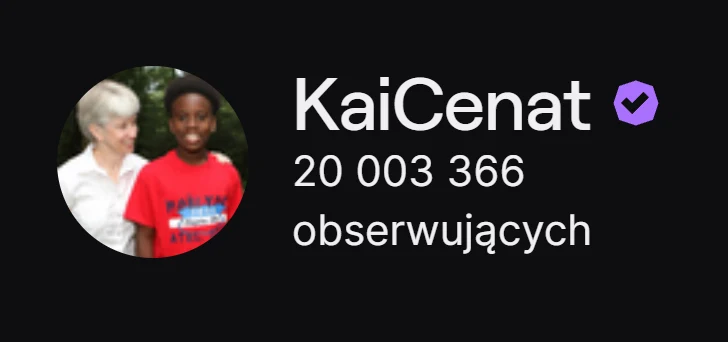 20 mln obserwujących na koncie Kaia Cenata Zdjęcie profilowe osoby uśmiechniętej w czerwonej koszulce stojącej obok starszej osoby na tle zieleni, po lewej stronie ikona z niebieskim znakiem weryfikacji oraz napis KaiCenat i liczba obserwujących wynosząca 20 003 366.