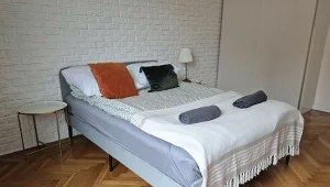 Gospodarz z Booking chce dodatkowej opłaty. To nie oszustwo