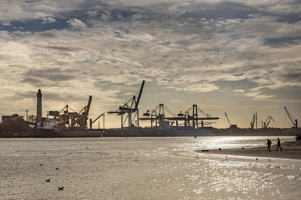 Rozbudowany port w Świnoujściu może stać się polskim oknem na świat - mówi wiceminister infrastruktury Arkadiusz Marchewka