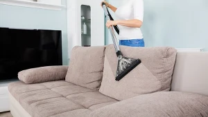 Jak odświeżyć kanapę bez prania? Prosty trik z solą