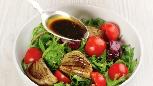 Sos kawowy to jeden z bardziej aromatycznych dressingów do sałatek