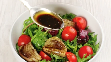Sos kawowy to jeden z bardziej aromatycznych dressingów do sałatek