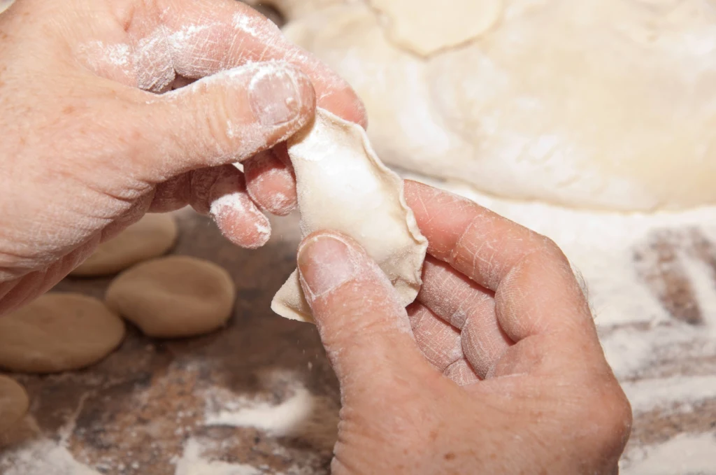 Ciasto pierogowe można mrozić. Ale to dopiero połowa sukcesu Ciasto pierogowe można mrozić. Ale to dopiero połowa sukcesu