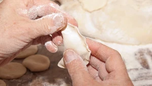 Nie wyrzucaj do kosza. Owiń szczelnie i wrzuć do zamrażarki na 3 miesiące