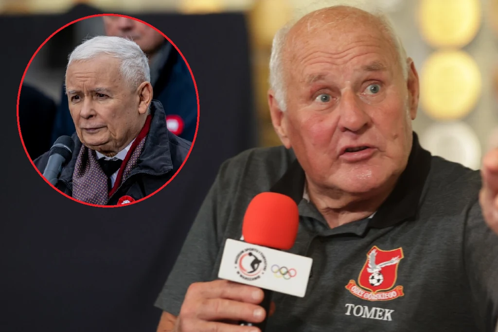 Jan Tomaszewski, Jarosław Kaczyński Starszy mężczyzna z siwymi włosami, ubrany w szarą koszulkę z napisem Tomek i czerwonym mikrofonem w dłoni, wskazuje ręką, siedząc w jasnym pomieszczeniu, w tle rozmazane elementy. W lewym górnym rogu wstawka pokazująca inną starszą osobę z siwymi włos...