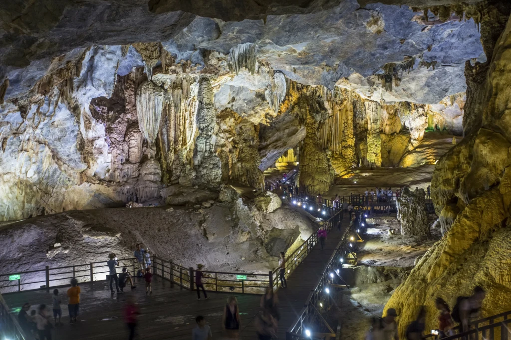 Odkrycie największej jaskini na Ziemi przyciągnęło uwagę całego świata. Odkrycie największej jaskini na Ziemi przyciągnęło uwagę całego świata.