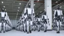 Roboty humanoidalne zastępują ludzi w fabrykach. Ruszyła masowa dostawa.