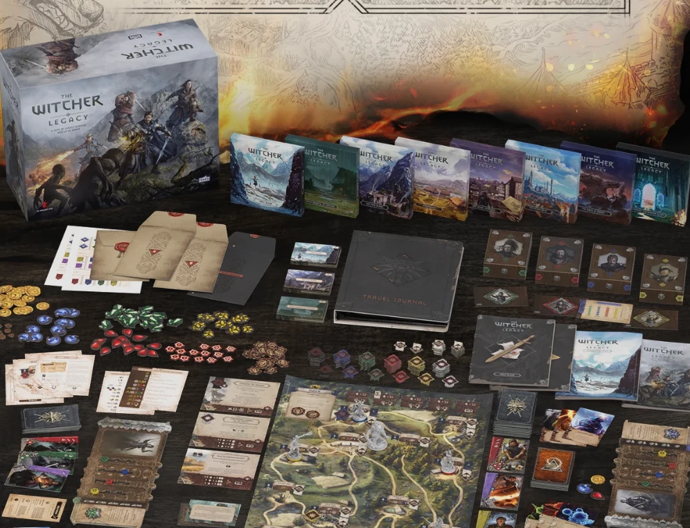 Zestaw elementów gry planszowej osadzonej w uniwersum Wiedźmina, na który składają się: plansza z mapą, karty postaci, scenariuszy oraz przedmiotów, karty zadań, wielokolorowe żetony i znaczniki, kości, instrukcje, koperty oraz duże pudełko z ilustracj...