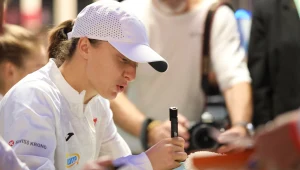 Skandal na sesji autografowej Świątek. Ludzie wzywali ochronę. "Wstydź się"