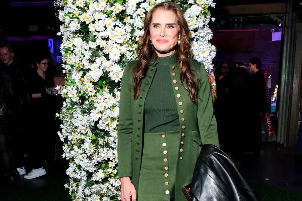 Brooke Shields zachwyca w wielu 60 lat Brooke Shields zachwyca w wielu 60 lat