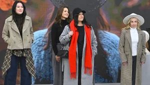 Moda zaczyna się od głowy (i to dosłownie). Marta Kilian o mocy jesiennych dodatków