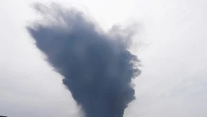 Erupcja wulkanu w Japonii. Słup dymu miał kilka tysięcy metrów
