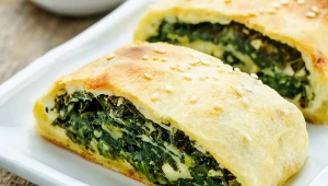 Genialny przepis na roladę szpinakową. Można się zajadać