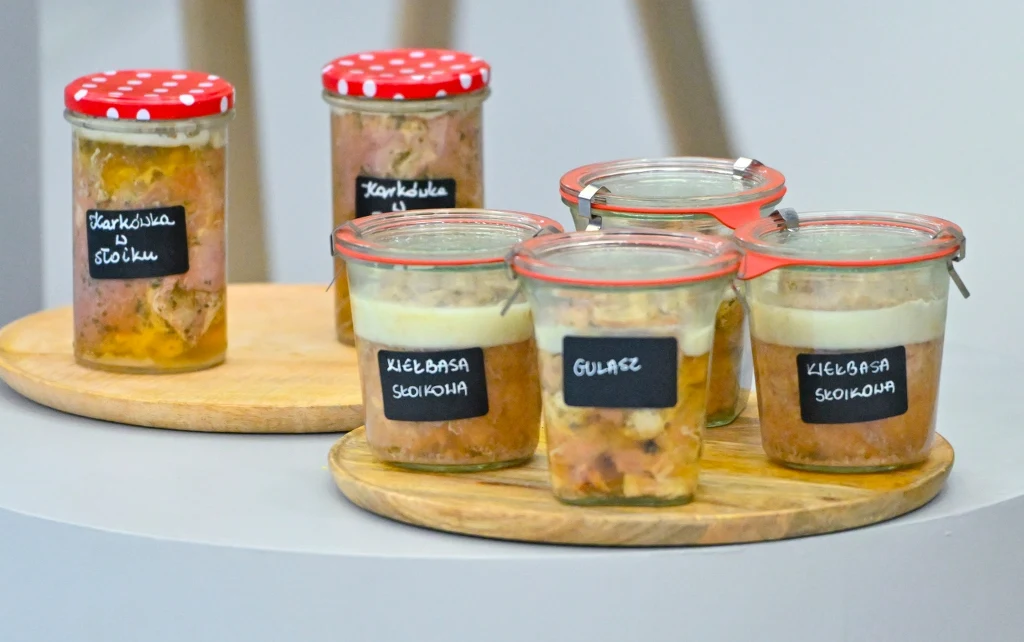 Domowa kiełbasa w słoiku