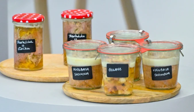 Pamiętasz domową kiełbasę ze słoika? Kasia Michoń przekonuje, że nie ma nic łatwiejszego (i pyszniejszego)