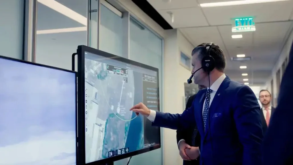 Pete Hegseth pilotuje zdalnie śmigłowiec Black Hawk. Przyszłość działań NATO? Pete Hegseth pilotuje zdalnie śmigłowiec Black Hawk. Przyszłość działań NATO?