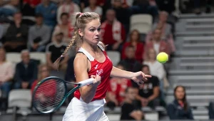 Deklasacja w meczu polskiej debiutantki na BJK Cup. Teraz czas na Świątek