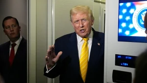 Liczyli na obniżenie ceł. Podarowali Trumpowi złoty zegarek i sztabkę złota