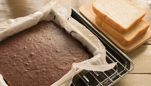 Wygoda czy ryzyko? Kiedy używanie papieru do pieczenia jest niebezpieczne?