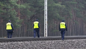 Pod Puławami doszło w niedzielę do zerwania sieci trakcyjnej. Służby nie wykluczają sabotażu