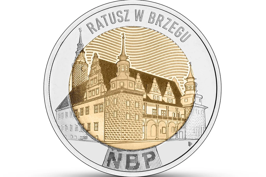 Moneta okolicznościowa z wizerunkiem ratusza w Brzegu, z napisem u góry oraz skrótem NBP na dole. W centralnej części znajduje się szczegółowa grafika historycznego budynku z charakterystycznymi wieżami i ozdobnymi detalami architektonicznymi.
