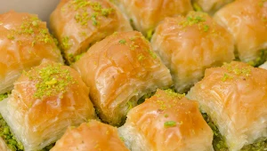 ​Baklava – wielowarstwowa tak dosłownie, jak i w przenośni. Krótka historia słynnego deseru