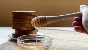 Tak sprawdzisz, czy miód jest naturalny. Więcej nie dasz się nabrać