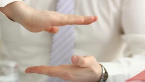 Praworęczny czy leworęczny? Badania mówią, komu w życiu jest łatwiej