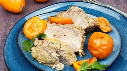 Ten owoc nadają się do jedzenia dopiero po 2-4 tygodni od zerwania. Warto dodawać go do mięs.