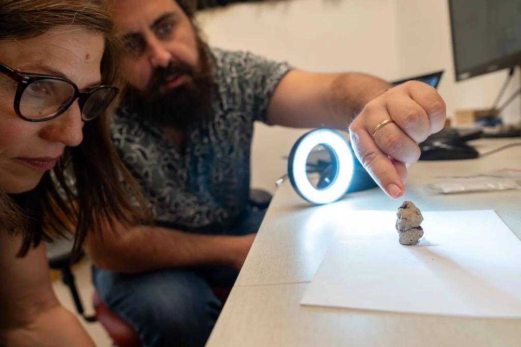 Prehistoryczna figurka sprzed 12 tysięcy lat ujawnia duchowy świat pierwszych osadników nad Jeziorem Galilejskim Prehistoryczna figurka sprzed 12 tysięcy lat ujawnia duchowy świat pierwszych osadników nad Jeziorem Galilejskim