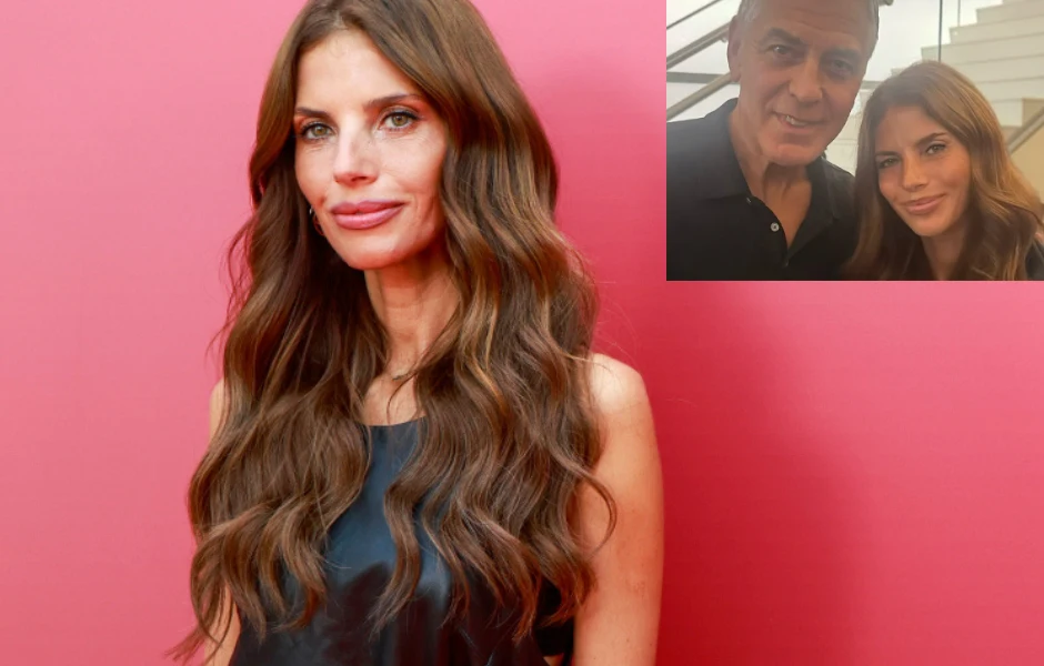 Kobieta o długich, falowanych włosach stoi na tle różowej ściany, uśmiecha się lekko, ubraną ma ciemną bluzkę. W prawym górnym rogu znajduje się mniejsze zdjęcie przedstawiające tę samą kobietę oraz mężczyznę wykonujących wspólne selfie.