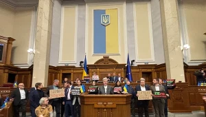 Krzyki, wezwania do obalenia rządu i blokada mównicy. Awantura w Ukrainie