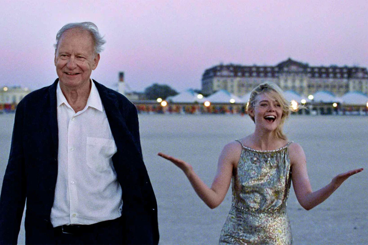 Stellan Skarsgård i Elle Fanning w scenie z filmu "Wartość sentymentalna"