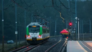 Akt dywersji na torach. Tusk: wprowadzamy trzeci stopień alarmowy CHARLIE