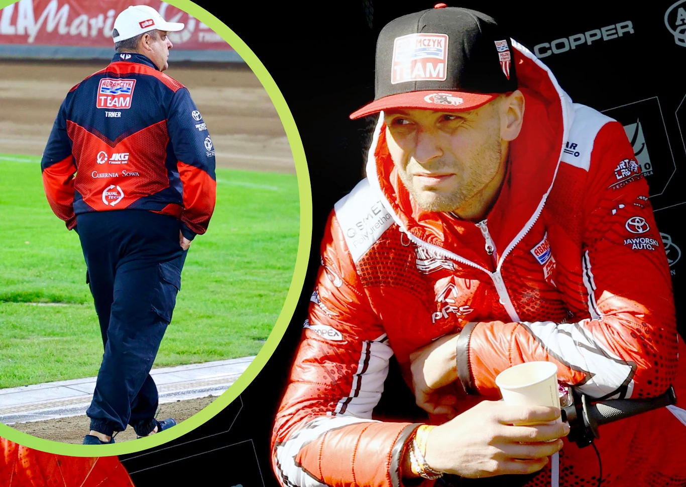 Mężczyzna ubrany w sportową kurtkę i czapkę z daszkiem w barwach zespołu żużlowego, trzymający kubek, z poważnym wyrazem twarzy, widoczny na tle graficznym z logotypami i wizerunkiem drugiej osoby z drużyny, stojącej na stadionie sportowym.