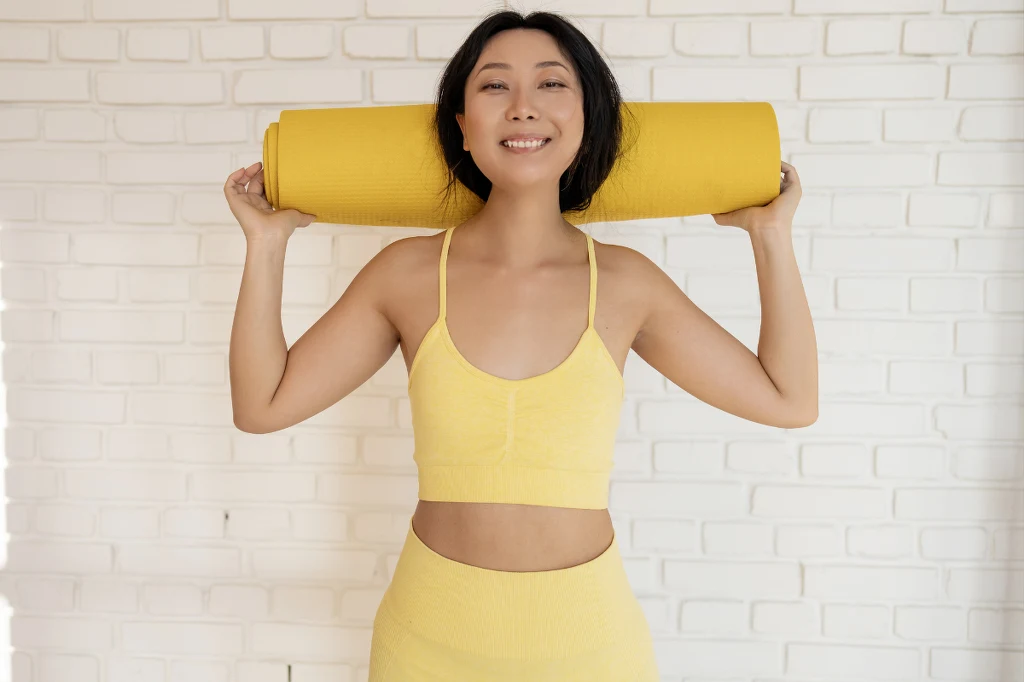 Potrzebujesz tylko kawałka ściany i kilku minut. Pilates rzeźbi ciało, wzmacnia powięzi