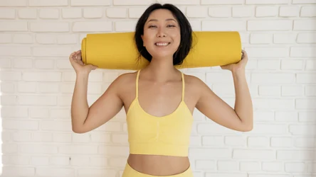 Potrzebujesz tylko kawałka ściany i kilku minut. Pilates rzeźbi ciało, wzmacnia powięzi