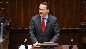 Radosław Sikorski mówił o "akcie terroru państwowego" w odniesieniu do dwóch incydentów na kolei