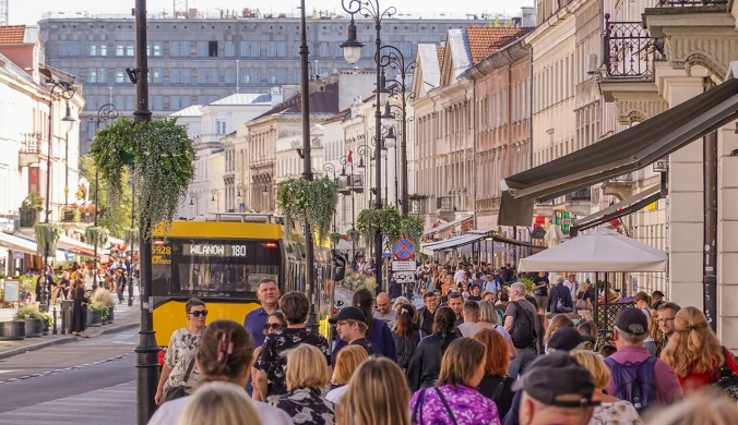 Młodzi ludzie pracujący na podstawie umów zlecenie mogą mieć problem na starość.