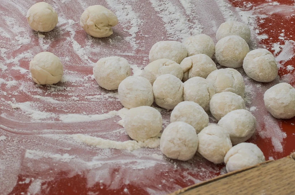 Formuj okrągłe kluseczki Formuj okrągłe kluseczki