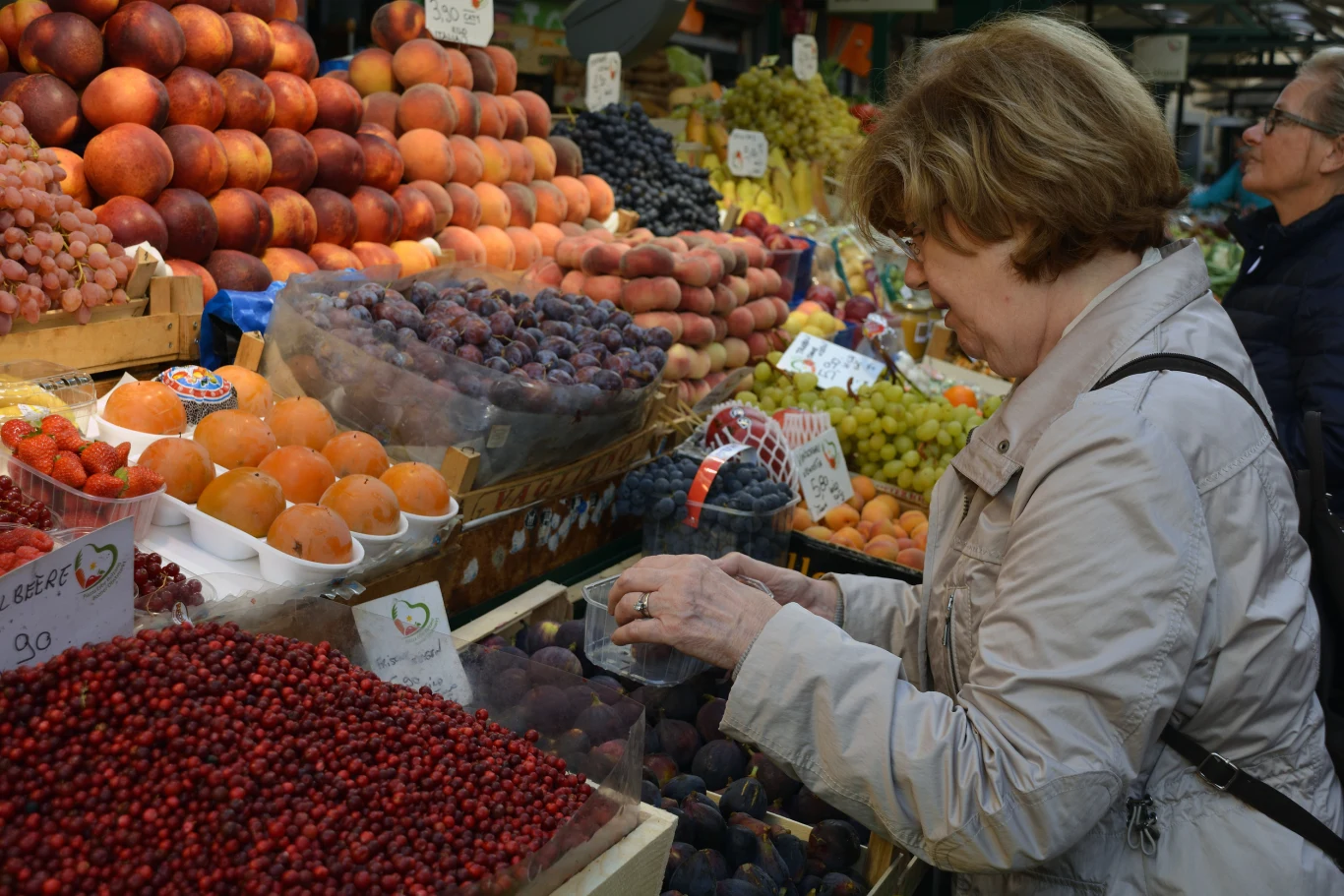 Trik z wagą najlepiej sprawdza się przy produktach, w których jakość zależy od ilości soku i gęstości miąższu
