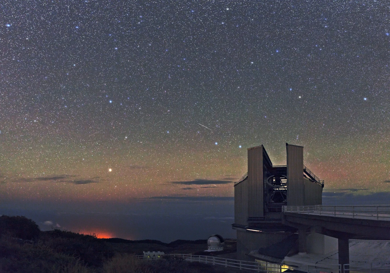 Teleskop Galileusza znajduje się w Obserwatorium Roque de los Muchachos na wyspie La Palma. Słynie ona z czystego nieba. 