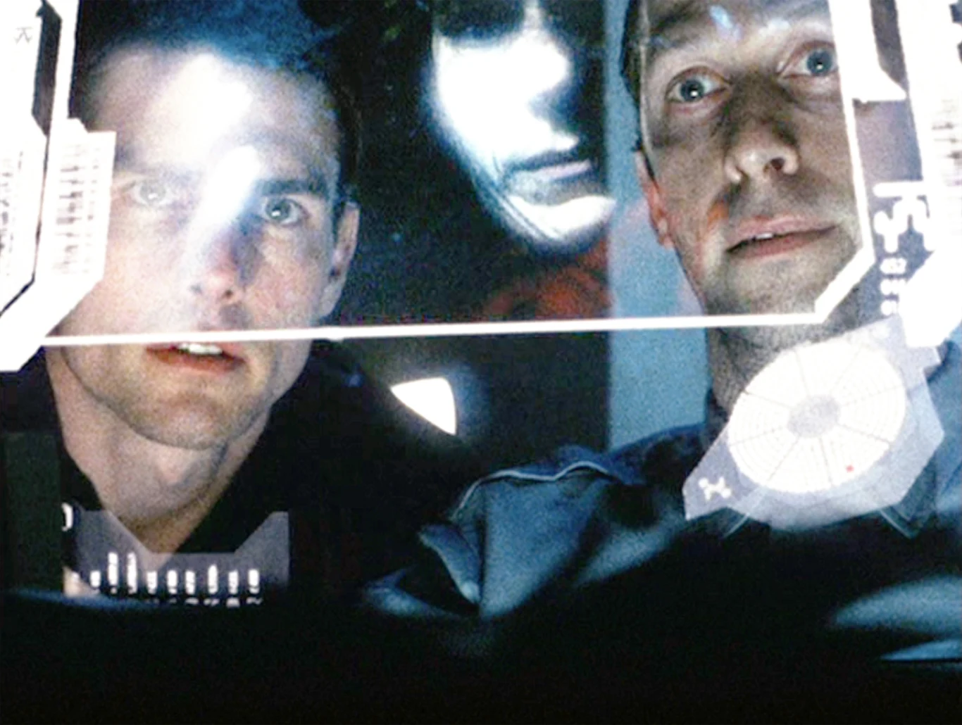 Tom Cruise i Tim Blake Nelson w filmie Stevena Spielberga "Raport mniejszości"